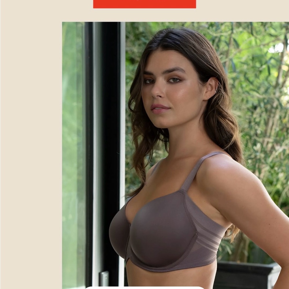 T-shirt side smoothing full support bra. SZ 40DD/40E